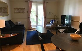 Key & Flowers - Kensington Residence 1